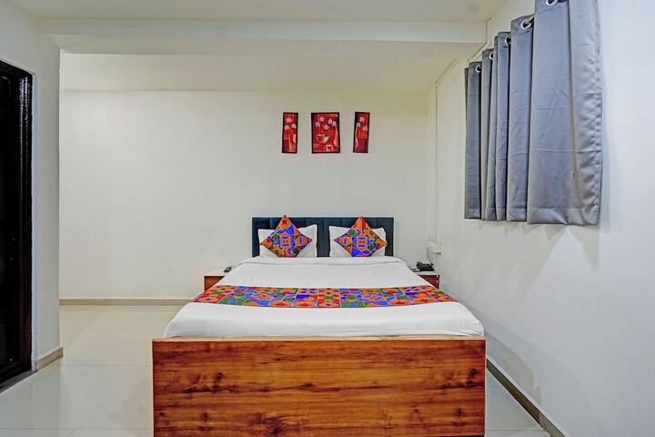 Room 9 of 28