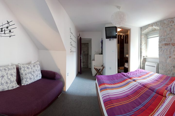 Room 10 of 67