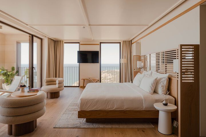 Room 7 of 61