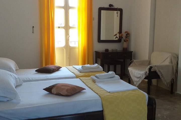 Room 6 of 33