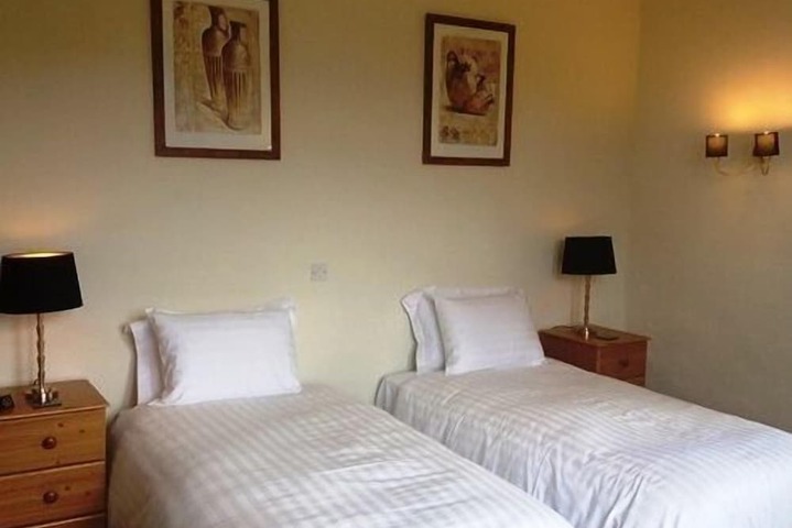 Room 16 of 40