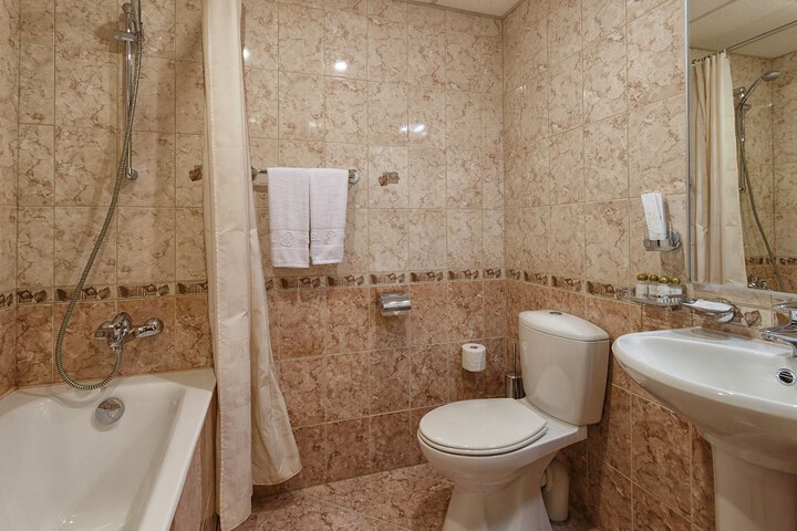 Room 44 of 61
