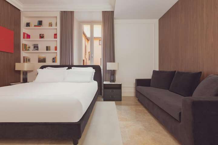 Room 16 of 52