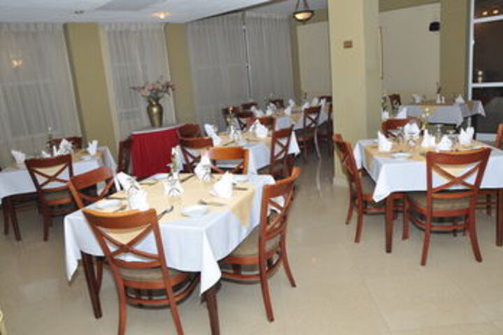 Dining 25 of 29