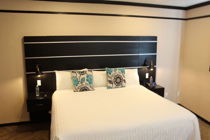 Room 10 of 42