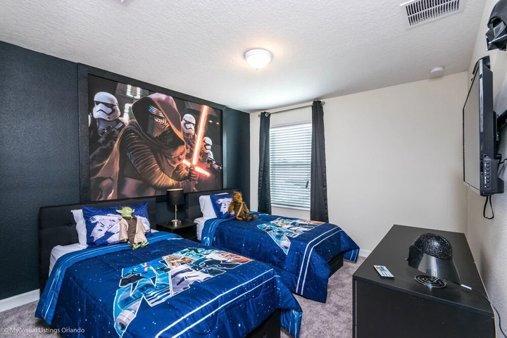 Room 6 of 30
