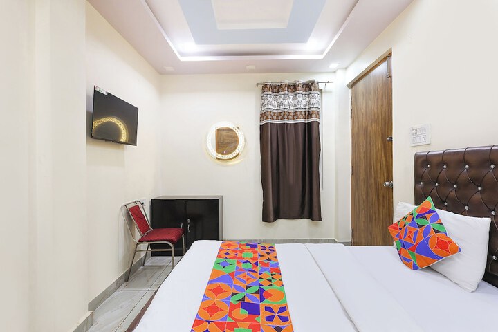 Room 10 of 34