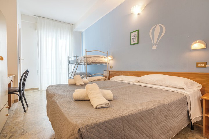 Room 9 of 27