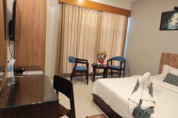 Room 12 of 73