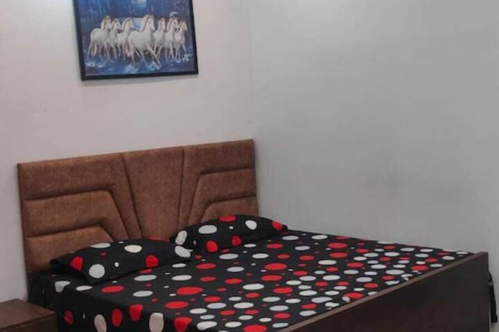 Room 13 of 18