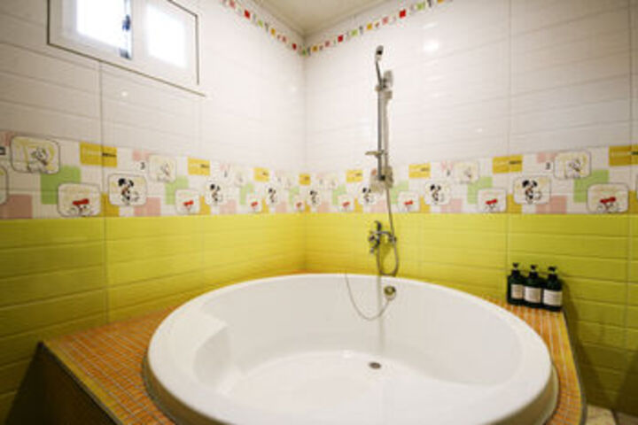 Deep Soaking Bathtub