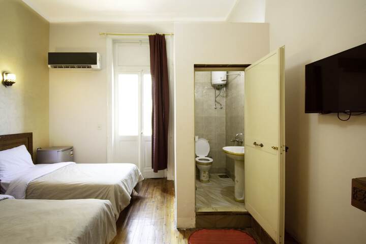 Room 11 of 33