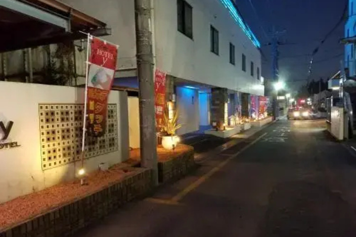 Hotel Y (Adult Only)