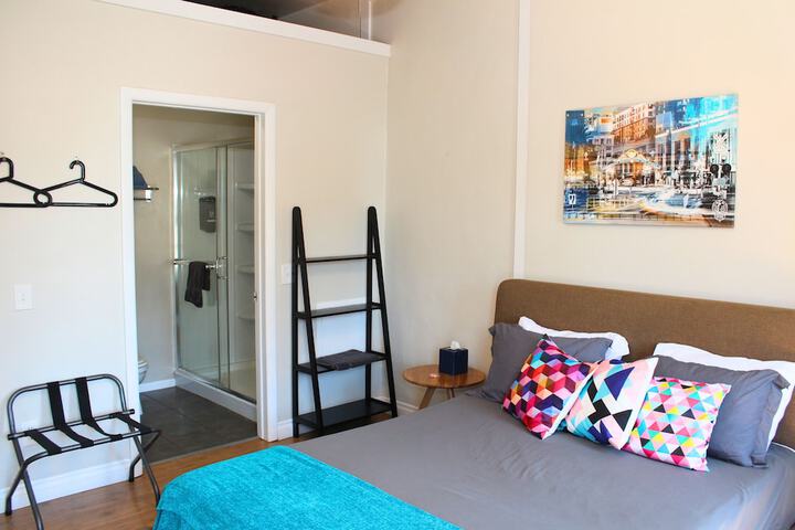 Room 17 of 40