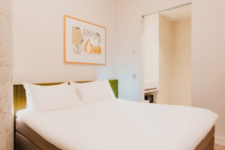 Room 40 of 115