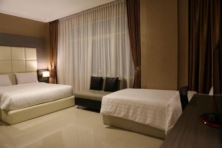 Room 10 of 61