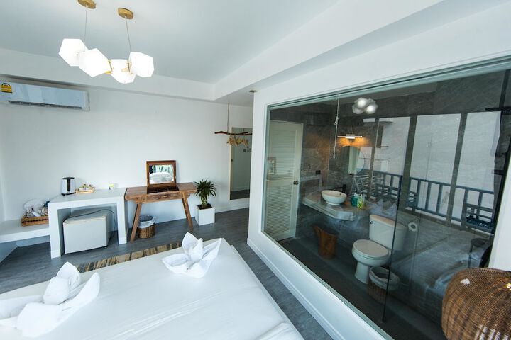 Room 16 of 31