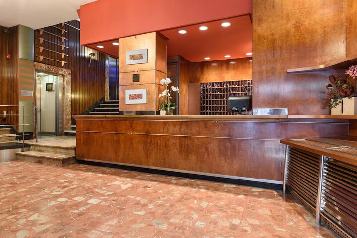 Entrance & Lobby