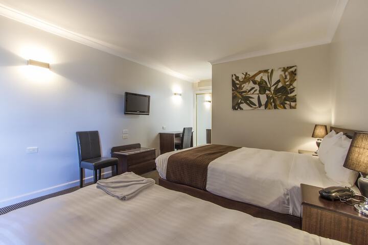 Room 8 of 35