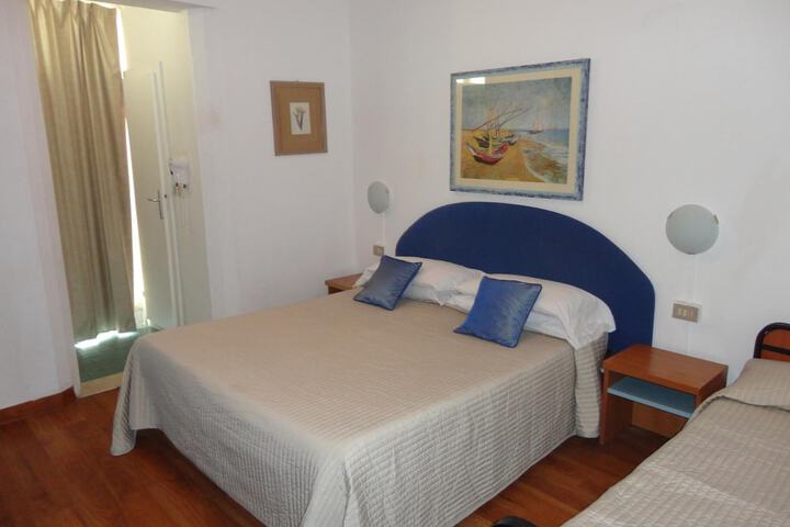 Room 27 of 61