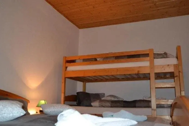 Room 4 of 18