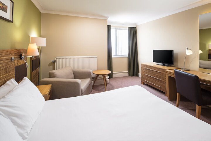 Room 28 of 90