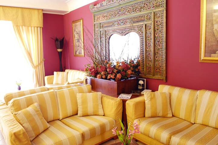 Entrance & Lobby