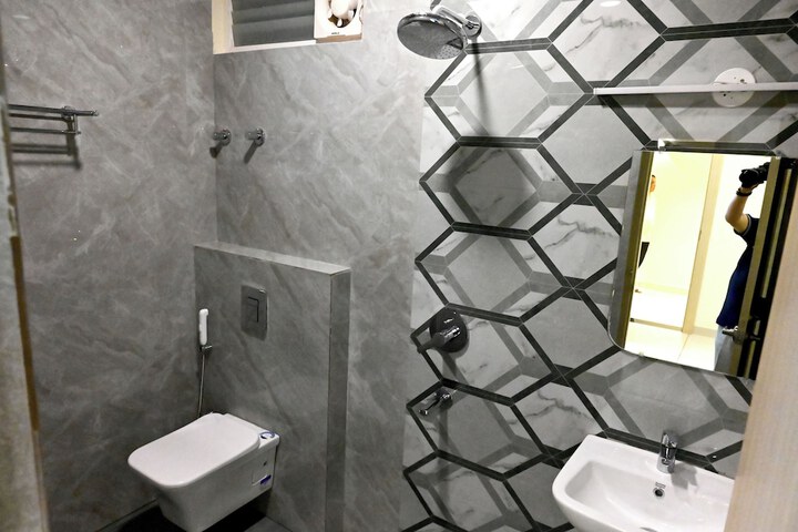 Room 25 of 32