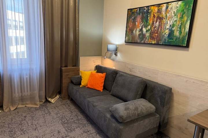 Room 28 of 136