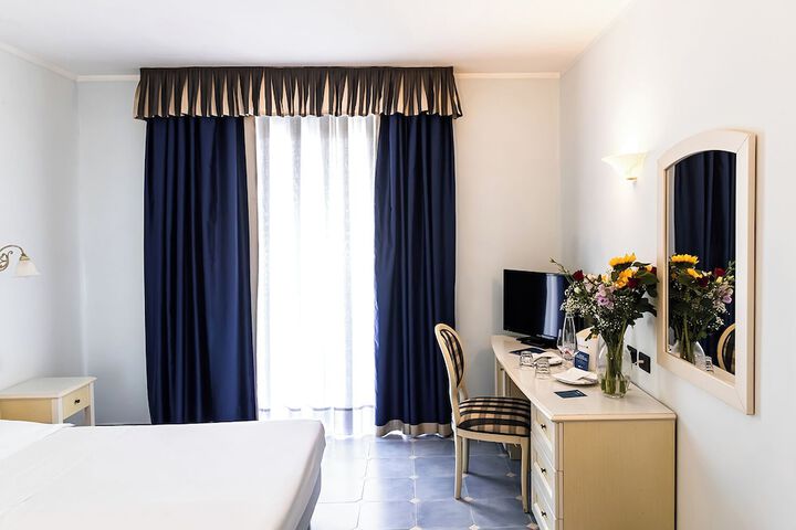 Room 6 of 67