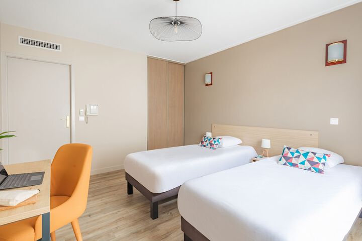 Room 15 of 40