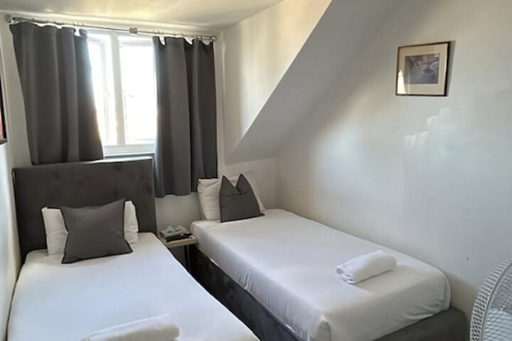 Room 76 of 146