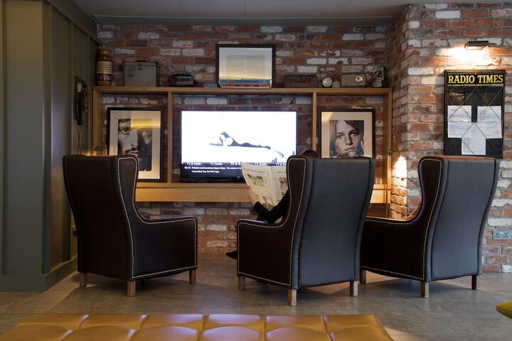 Entrance & Lobby