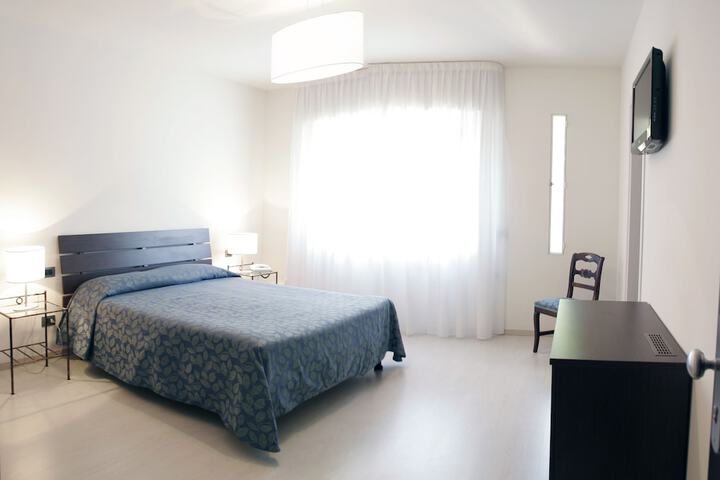 Room 6 of 13