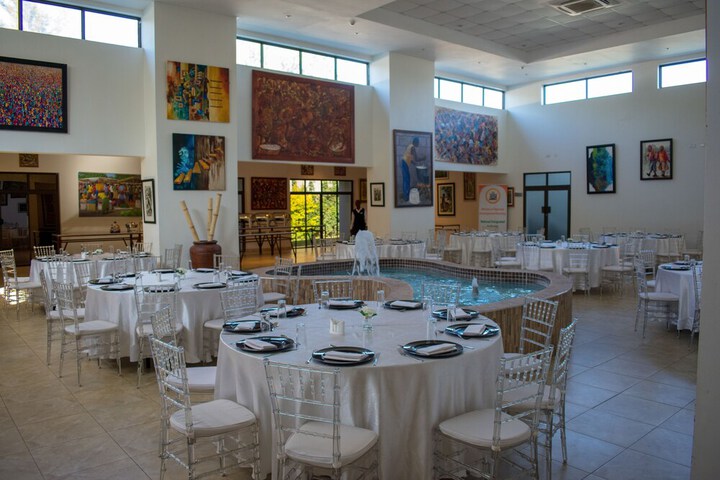 Dining 40 of 52