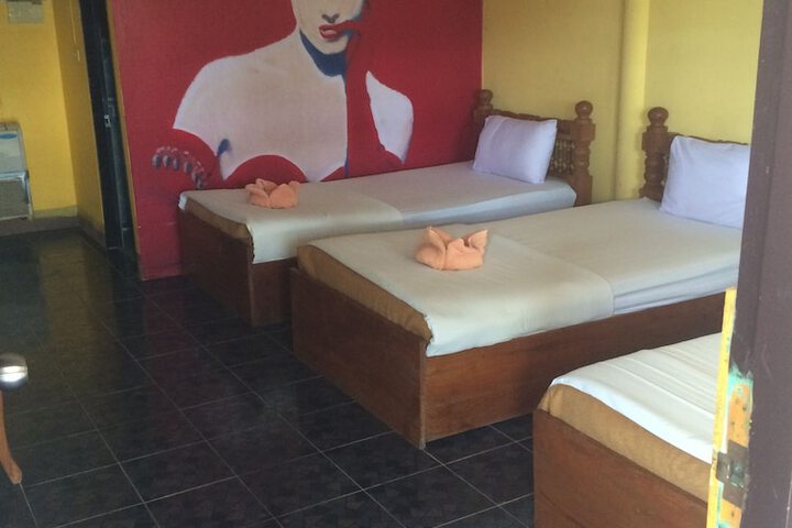 Room 4 of 37
