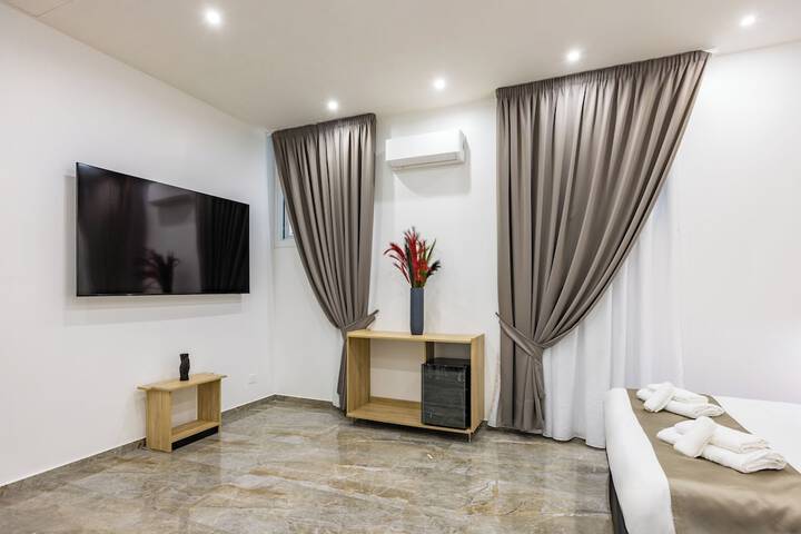 Room 6 of 26