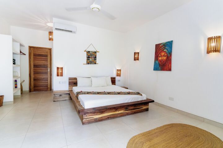 Room 25 of 114