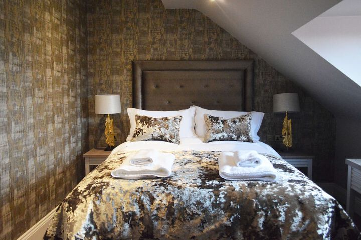 Room 15 of 77