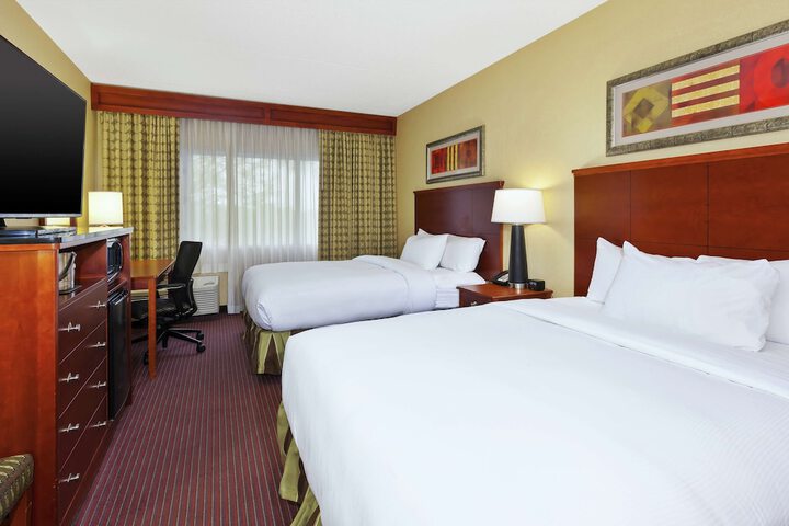 2 Queen Beds (17 of 17)