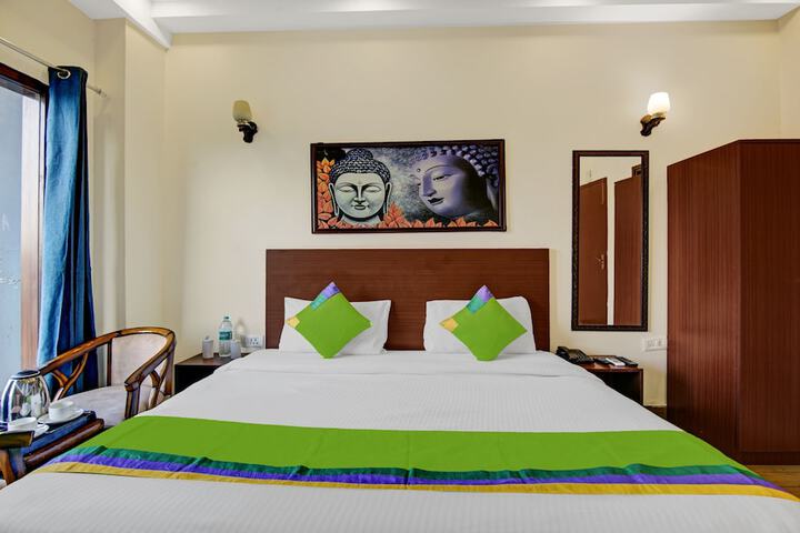 Room 17 of 33
