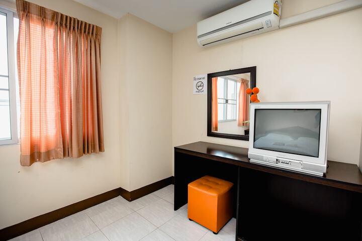 Room 10 of 33