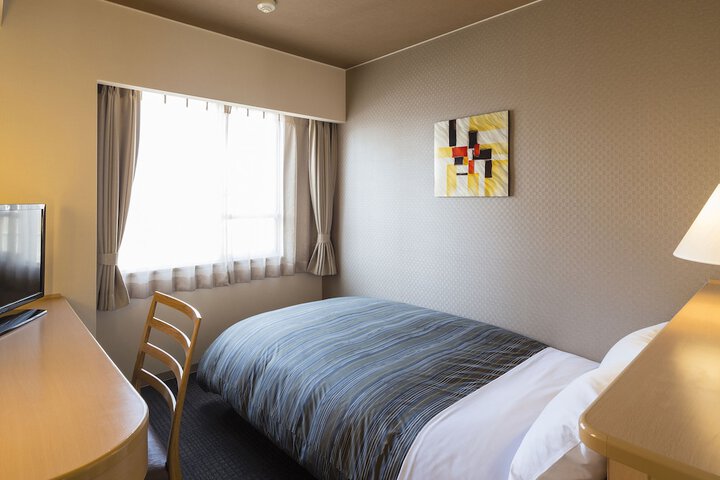 Room 8 of 50