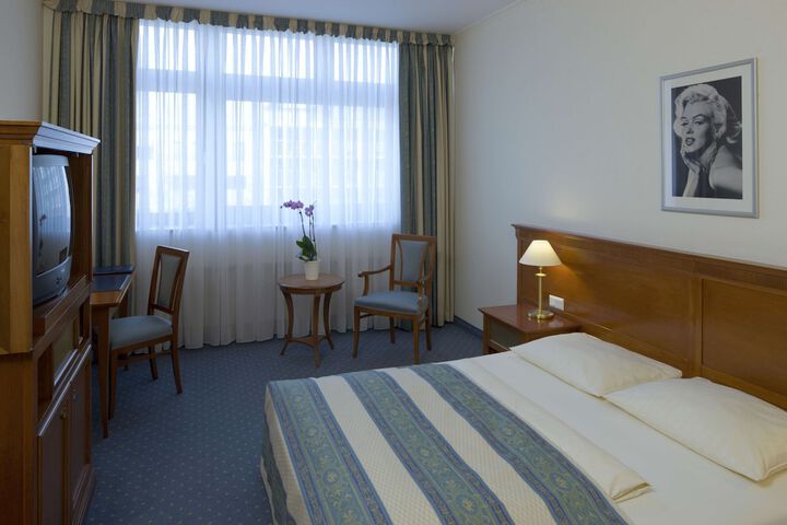 Room 11 of 67