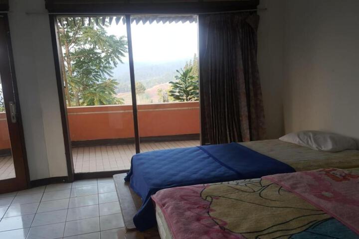 Room 13 of 26