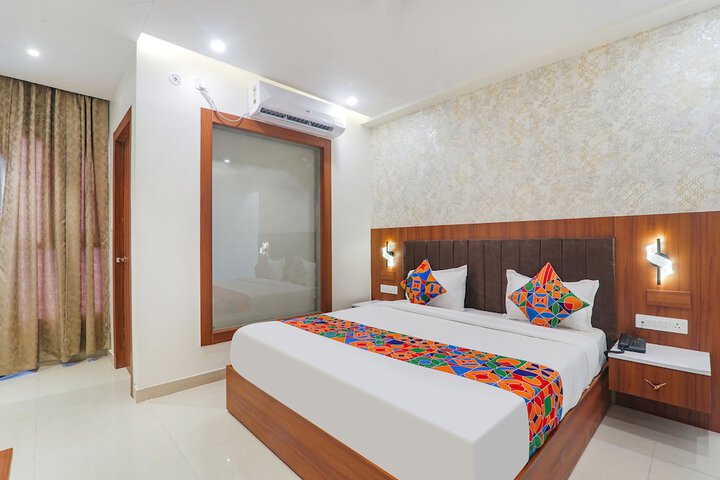 Room 20 of 33