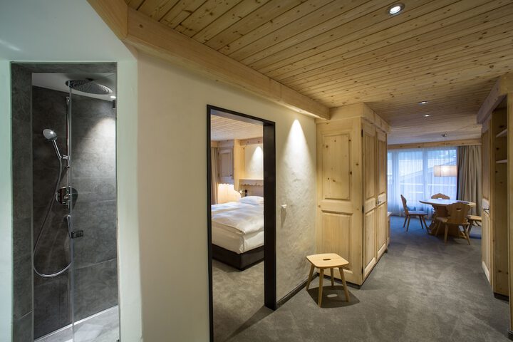 Room 6 of 73