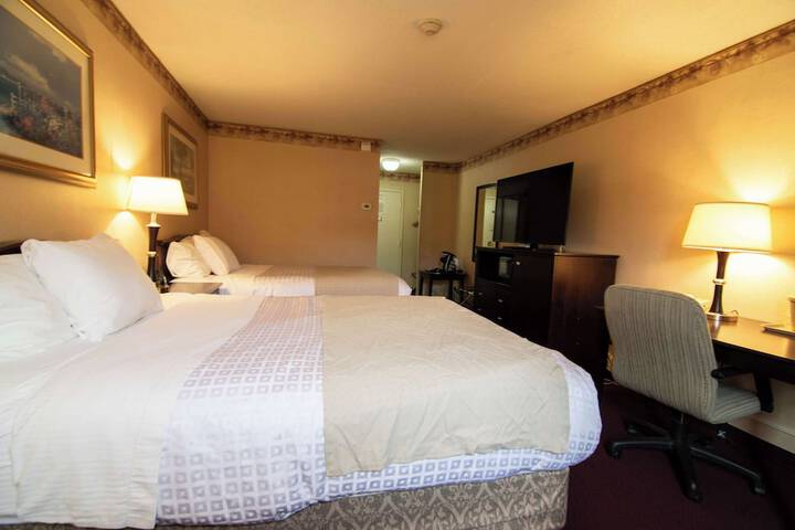 2 Queen Beds Courtyard View (8 of 16)