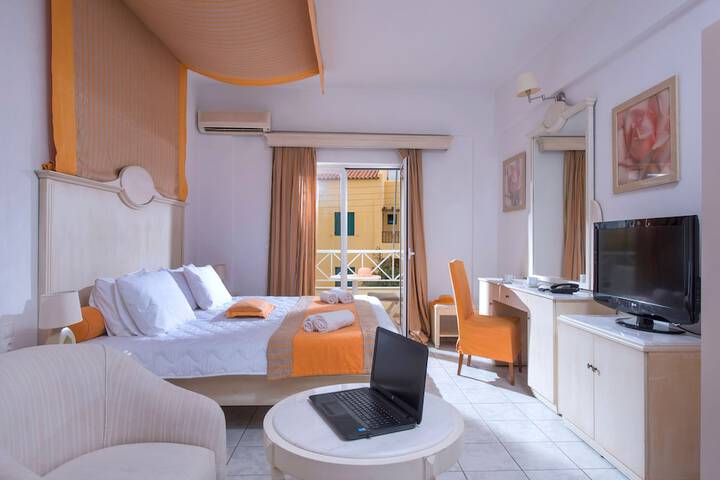 Room 30 of 90