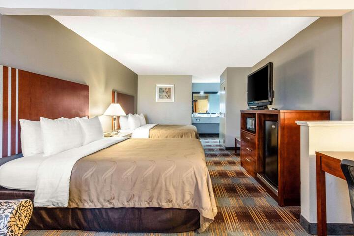 2 Queen Beds (4 of 6)